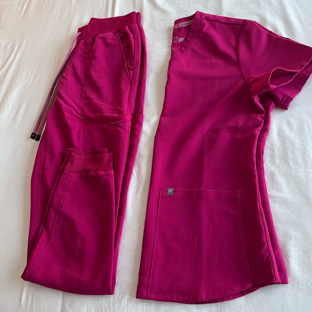 Fabletics Women's Magenta Scrub Set